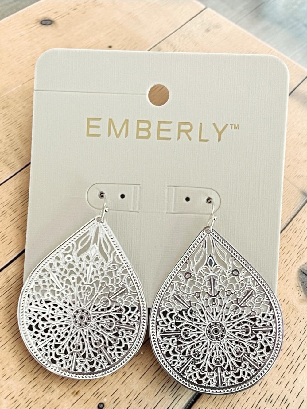 🪷 Emberly Silver-Tone Filigree Teardrop Earrings